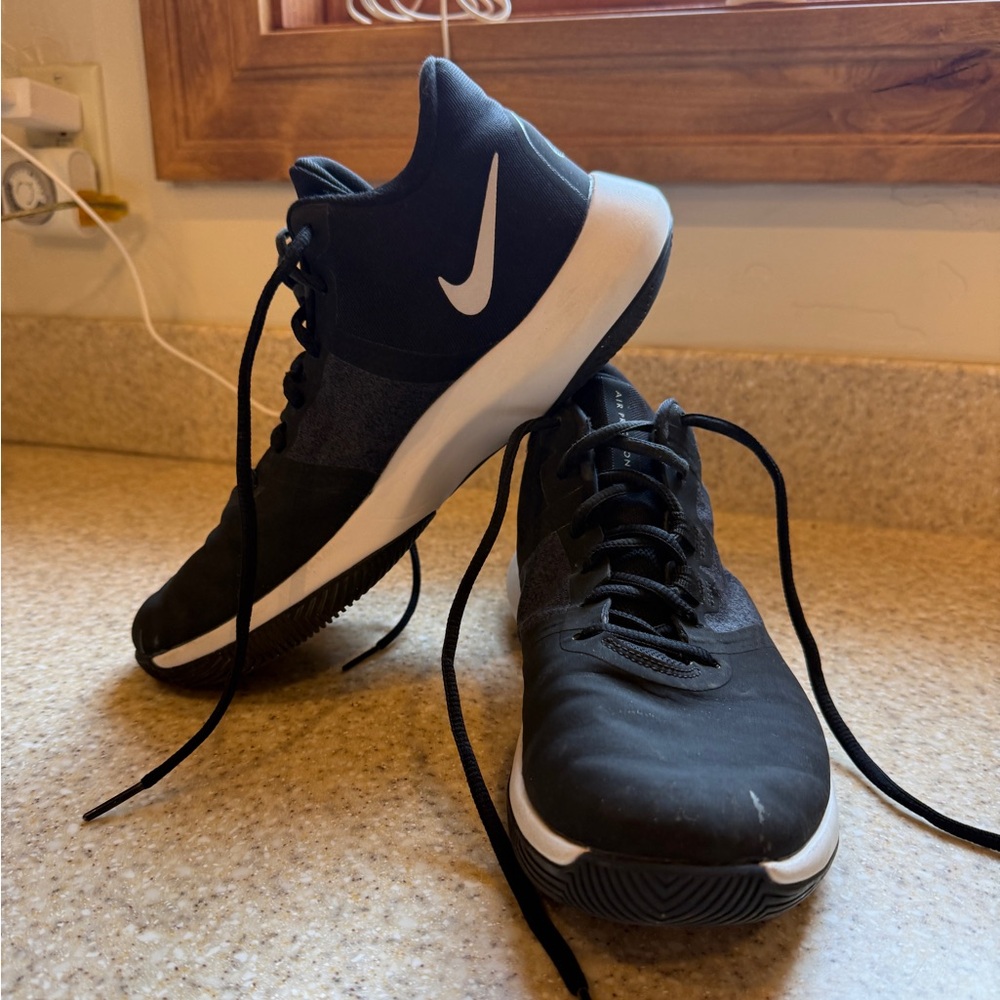 Nike Men’s Air Precision II low top basketball shoes